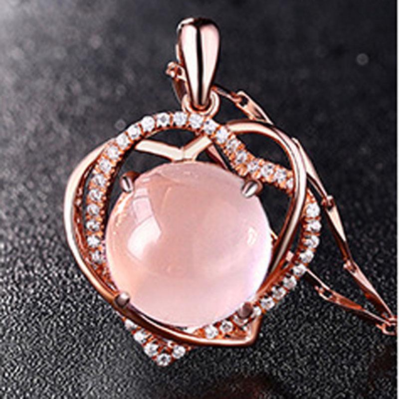 Japanese & Korean Fashion Pink Crystal Women's Clavicle Necklace with Rose Quartz Pendant.