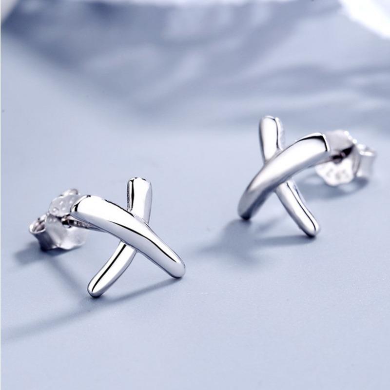 Pendientes de plata de ley S925 con letras del alfabeto en forma de X, modernos y geométricos, que combinan con todo.