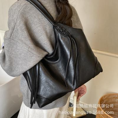 Large Capacity Commuter Tote Bag Women's 2025 New Trendy Autumn and Winter Popular Fashion Retro High-end Shoulder Bag