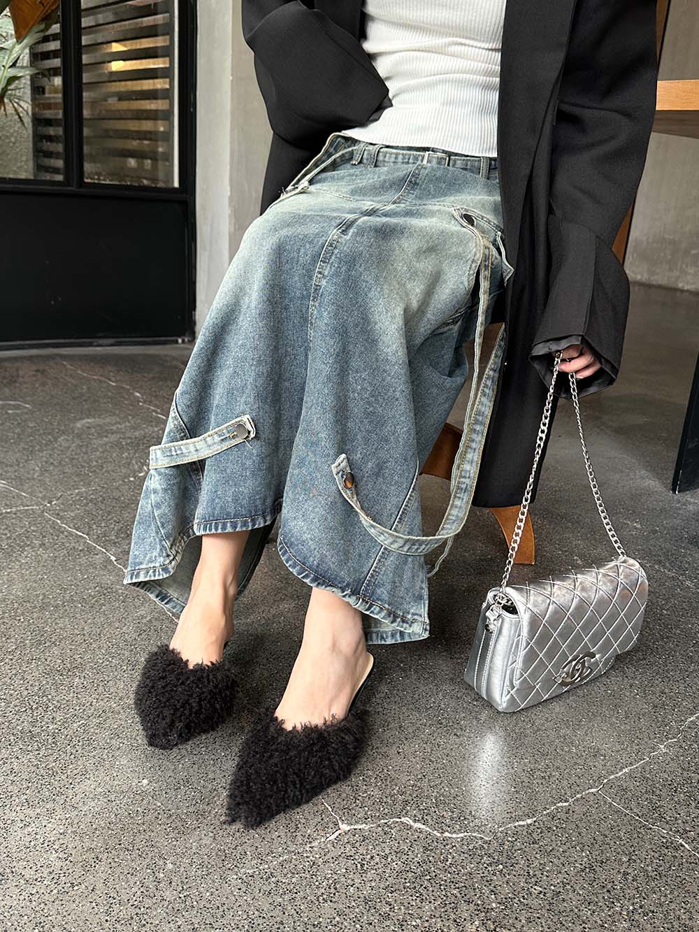 

Модные женские тапочки с острым носком, 2024 г. Новые поступления, меховой дизайн, тонкие низкие каблуки, черные, белые, хаки, вечерние туфли, женские тапочки 5.5 чёрный