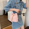 Ling Grid Řetízková Kbelíková Taška, Jednoduchá Crossbody Taška, Dámská Módní Ramenní Taška se Stahovací Šňůrkou a Střapcem