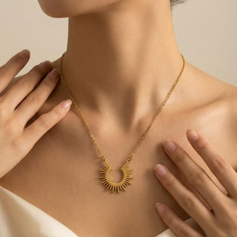 European Style 18K Gold Sunburst Pendant Necklace - Women's Fashion Jewelry
