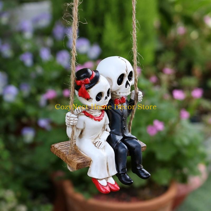 92MF Funny Halloween Couple Skull Swing Hanging Resins Sculpture For Garden Decors