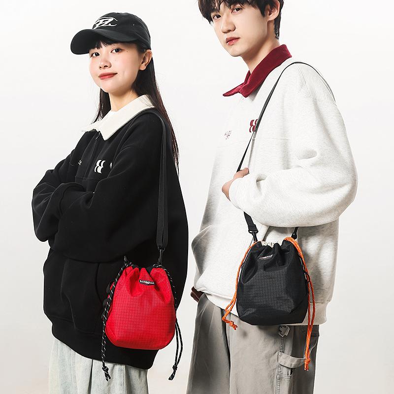 Trendy brand personalized messenger bag, drawstring bundle, versatile mobile phone bag, lightweight sports bucket bag, casual shoulder bag.