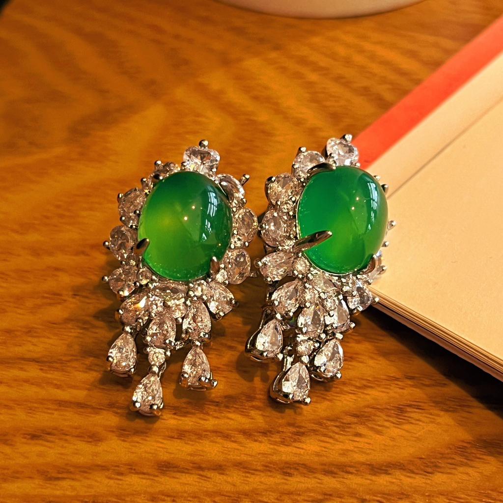 Full Green, Yang Green, Natural Agate Green Chalcedony Earrings, Women'S Opening Is Slightly Inlaid, And The Real Shot Is Fidelity.