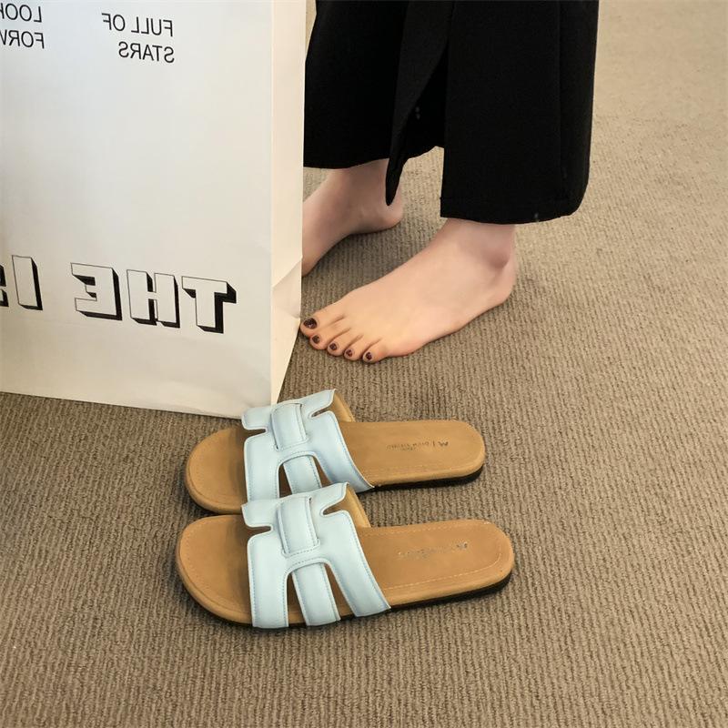 Fashion beach sandals are versatile and popular outside, and Boken temperament is trendy with flat-bottomed slippers for women in the summer of 2025