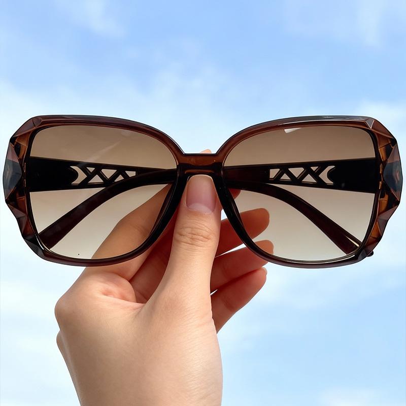 2026 Spring Women s Oversized UV Protection Sunglasses - Chic, Face-Slimming Fashion