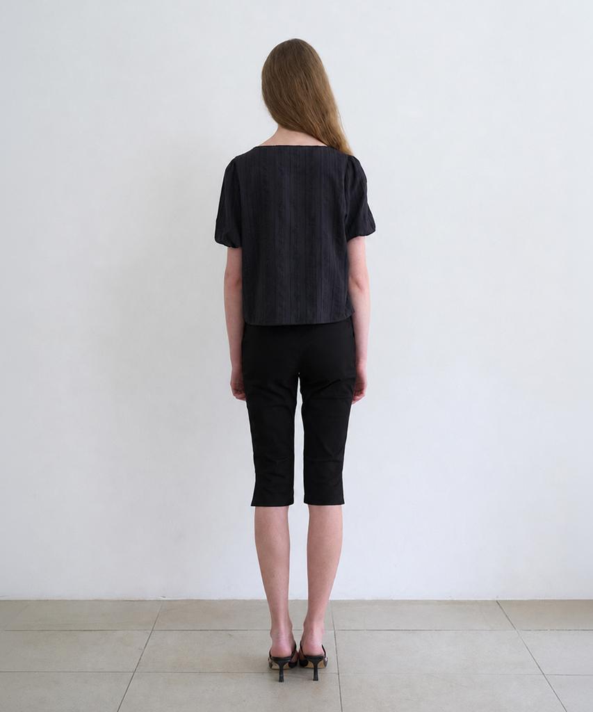 NOT YOUR ROSE Gabrielle Capri Pants (Black)
