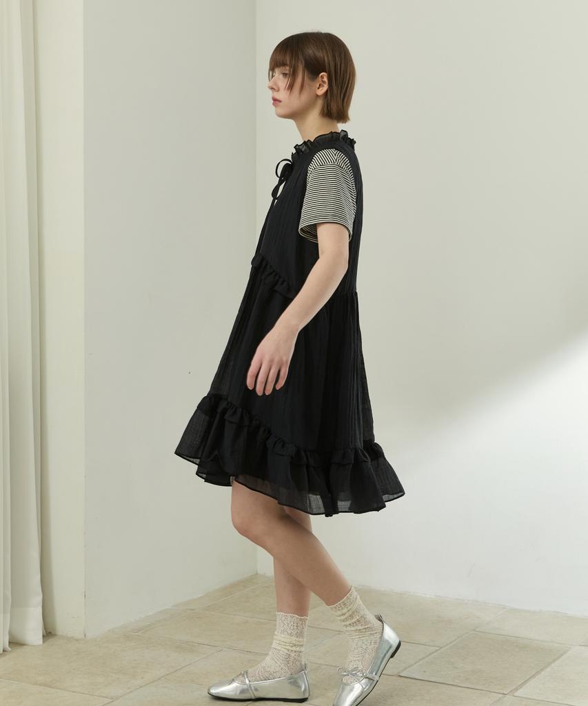 Wioi Shallot Ruffle Sleeveless Dress_Black