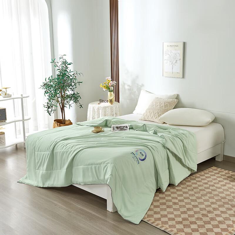 Jeliya Forest Island Cooling Summer Quilt