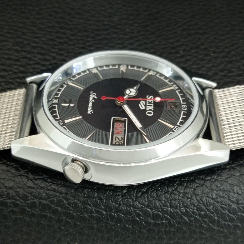 VINTAGE SEIKO 5 AUTOMATIC REFURBISHED JAPAN MENS BLACK DIAL WATCH a446352-1