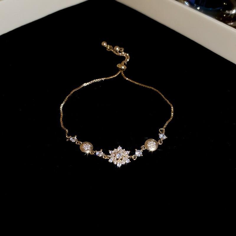 Exquisite Zirconia Star Flower Bracelet: Fashionable, Versatile, and Elegant Women's Hand Jewelry