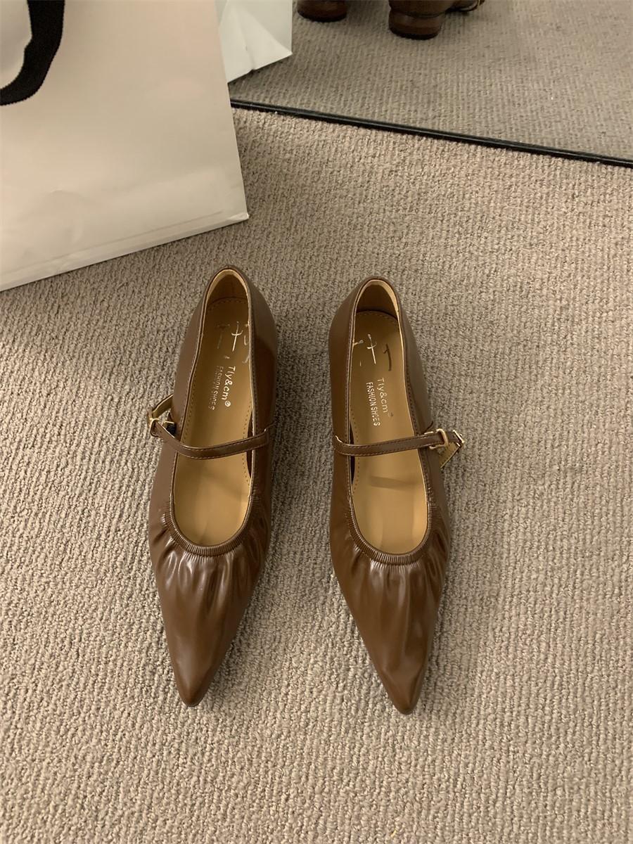 

Pointed Mary Jane shoes women s shoes spring and autumn 2025 new thick heel shallow mouth word with French evening wind single shoes 39
