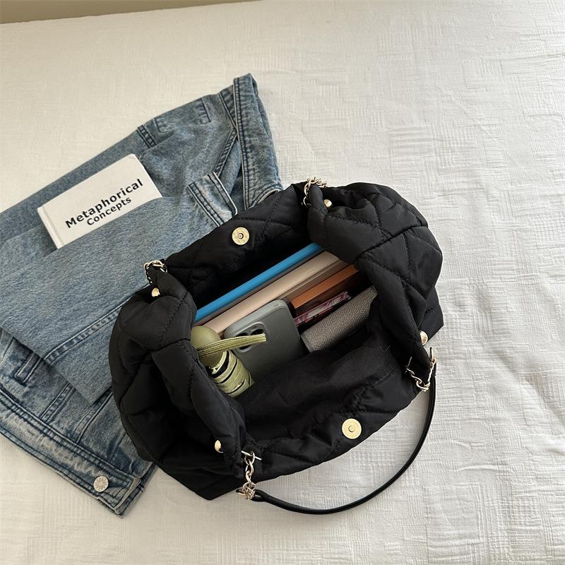 New Winter Shoulder Bags for Women Large Capacity Fashi Commuter Handle Bag Korean Style Texture Simple Versatile Storage Bags