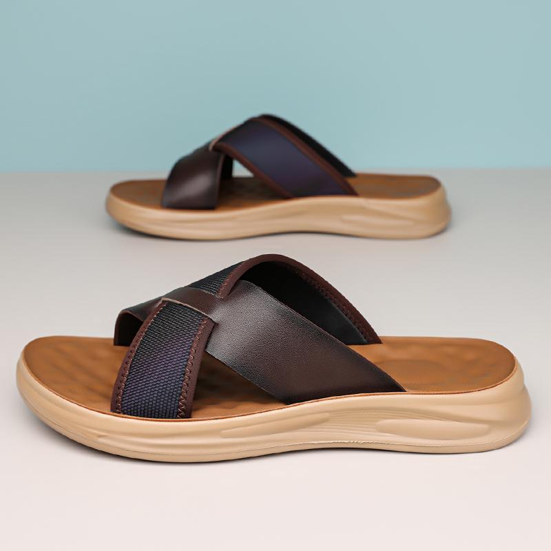 Fashion Summer New Designer Slippers for Men Solid Color Fashion Casual Anti-slip Wear-resistant Beach Shoes Male Outwear Flip Flop Man