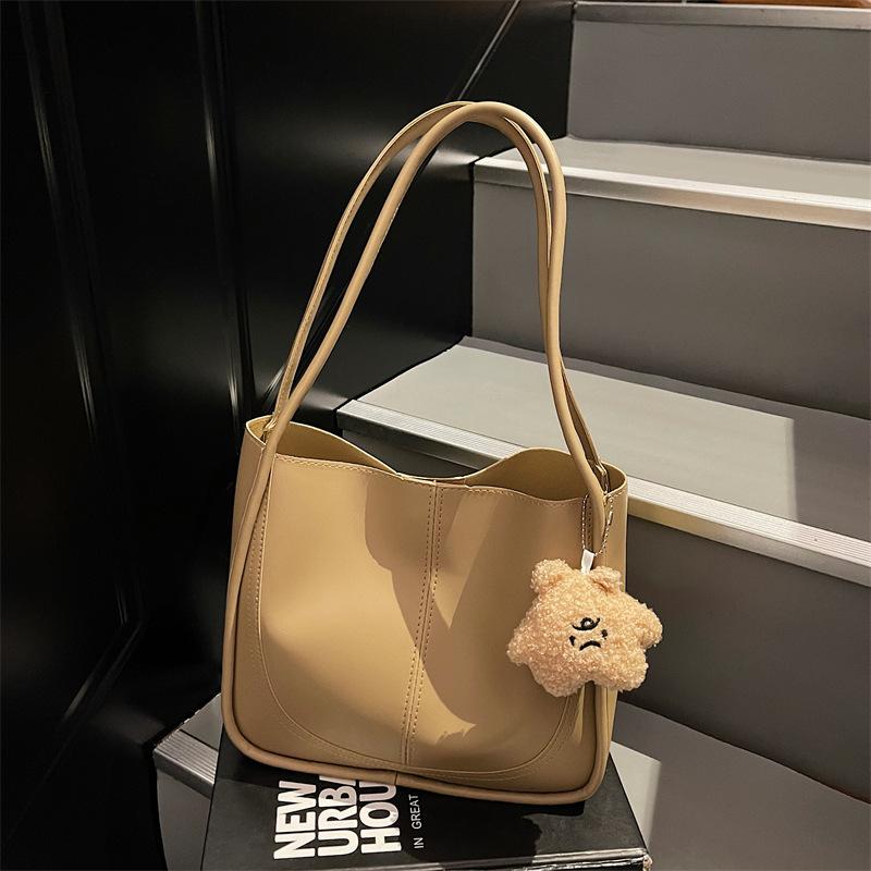Women Soft Faux Leather Hobo Bag Casual Daily Shoulder Bag Large Capacity Handbag With Cute Bear Pendant For Shopping