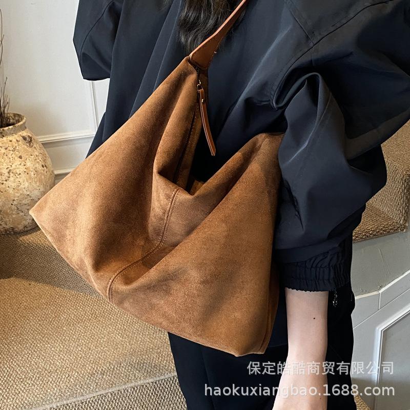 Frosted retro bag women's large capacity 2025 new autumn and winter versatile casual shoulder messenger bag commuter tote bag