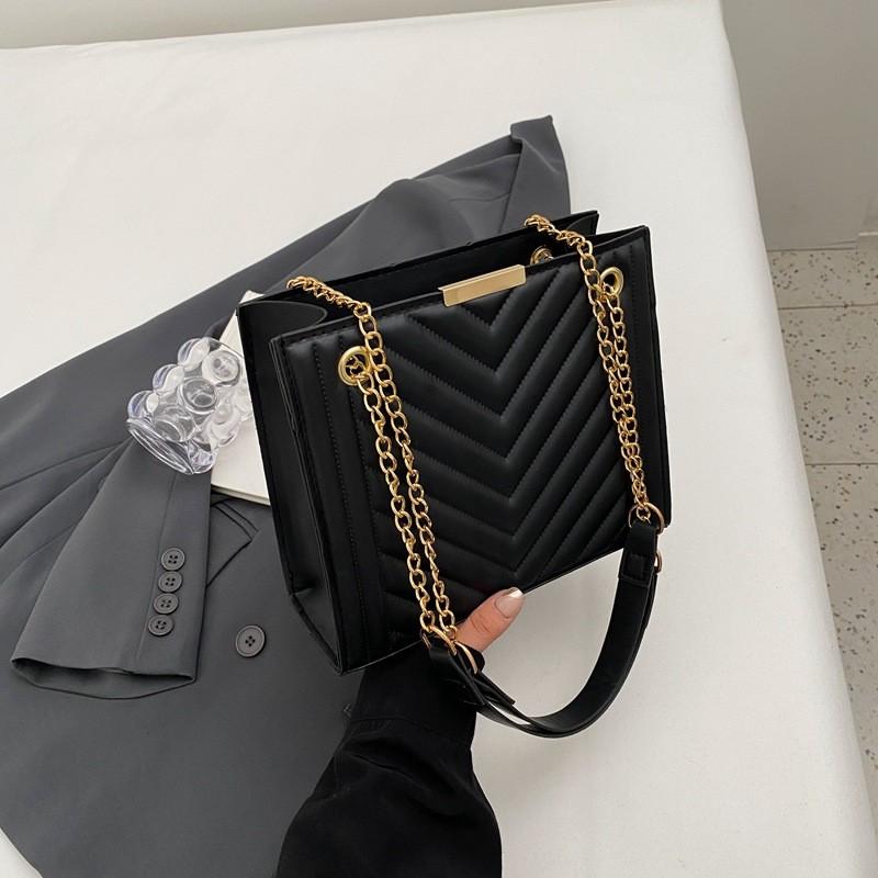 

Fashionable Women s Fall Chain Bag Stylish Simple Shoulder Small Square Purse For Casual Use Black