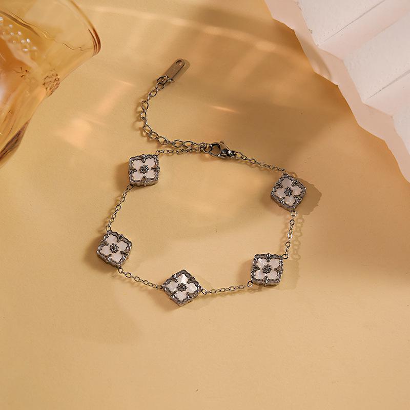 Buccellati Браслет из нержавеющей стали с двухсторонней вставкой из перламутра в форме ромба и четырехлистного клевера