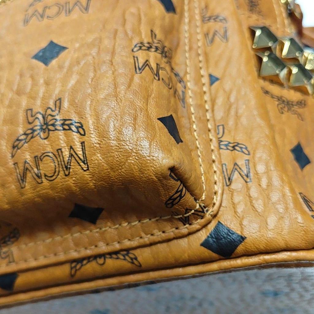 [Gebraucht] Klassischer doppelseitiger Mini-Rucksack aus beschichtetem Canvas mit monogramm-Print und Nieten - Gut #IHVFQE