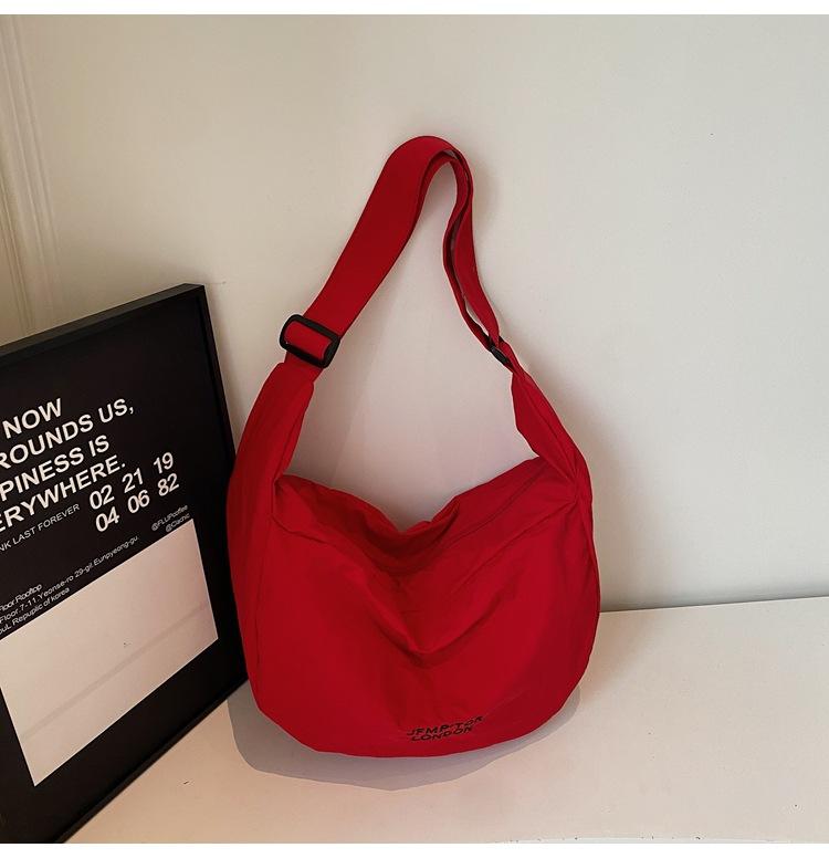 Commuter Large-capacity Bag Women 2025 New Simple Shoulder Bag Fashion Casual Messenger Cloth Bag Dumpling Bag