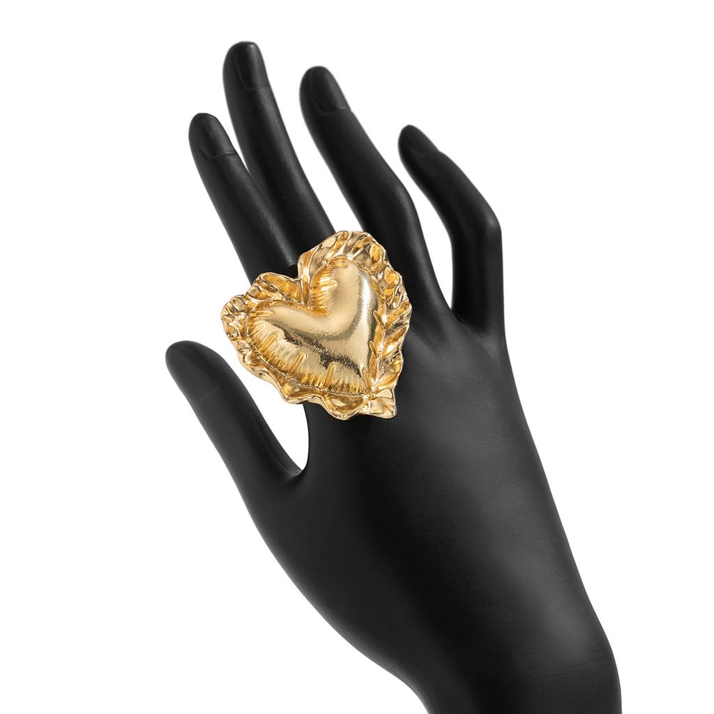Wind Metal Pleated Three-Dimensional Big Love Ring, Fashionable Percussion Pattern Geometric Round Ring For Women
