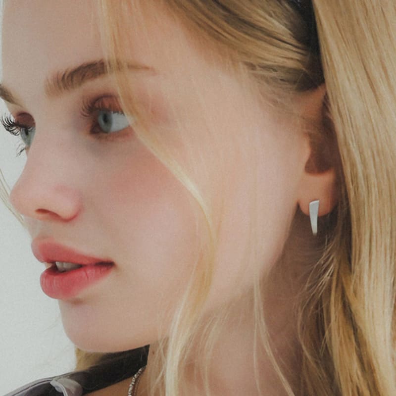 J.Lauren Bold V One Touch Silver Earrings M03932