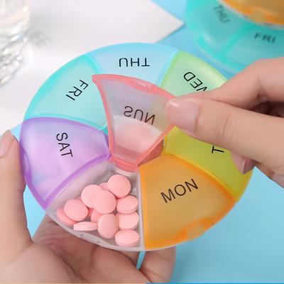 1 Pièce Boîte à Pilules Ronde Plastique 7 Jours Hebdomadaire Boîte à Bonbons pour Comprimés Portable Rangement Porte-Comprimés Organisateur de Voyage Contenant à Pilules