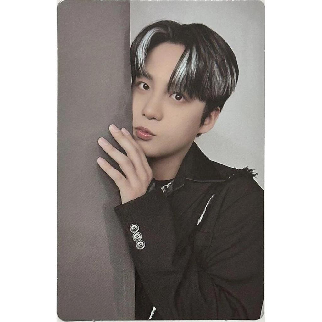 ATEEZ THE WORLD EP.2:OUTLAW A / DENÍK / JEDNOTKA DENÍKU / Z ver. OFICIÁLNÍ FOTOKARTA