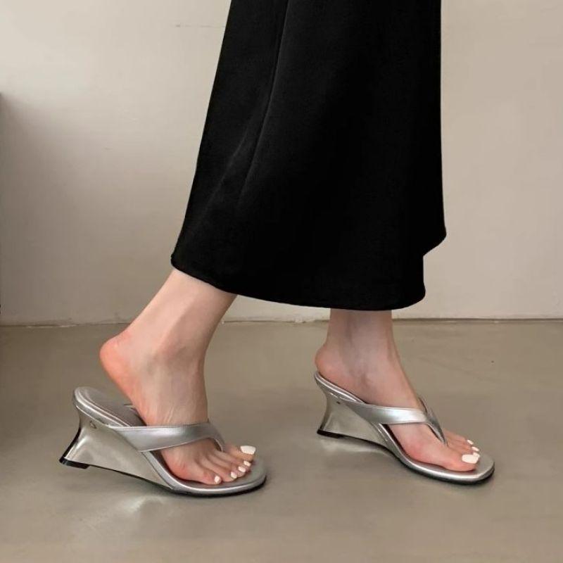 French Beautiful Square Head Sandals Women's Summer 2025 New Slope Heel Flip-flop Outer Wear Temperament Silver High Heels