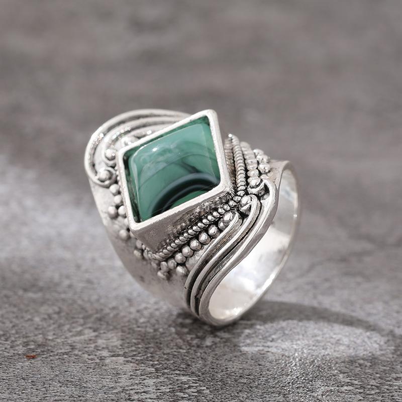 Vintage Women'S Ring Bohemian Exaggerated Ring Inlaid Square Green Stone Antique  Color Engraving Classic Ladies Jewelry