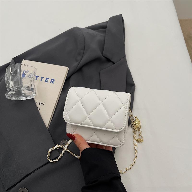 Rhombus bag women's new fashionable high-value chain bag shoulder messenger bag going out commuter bag