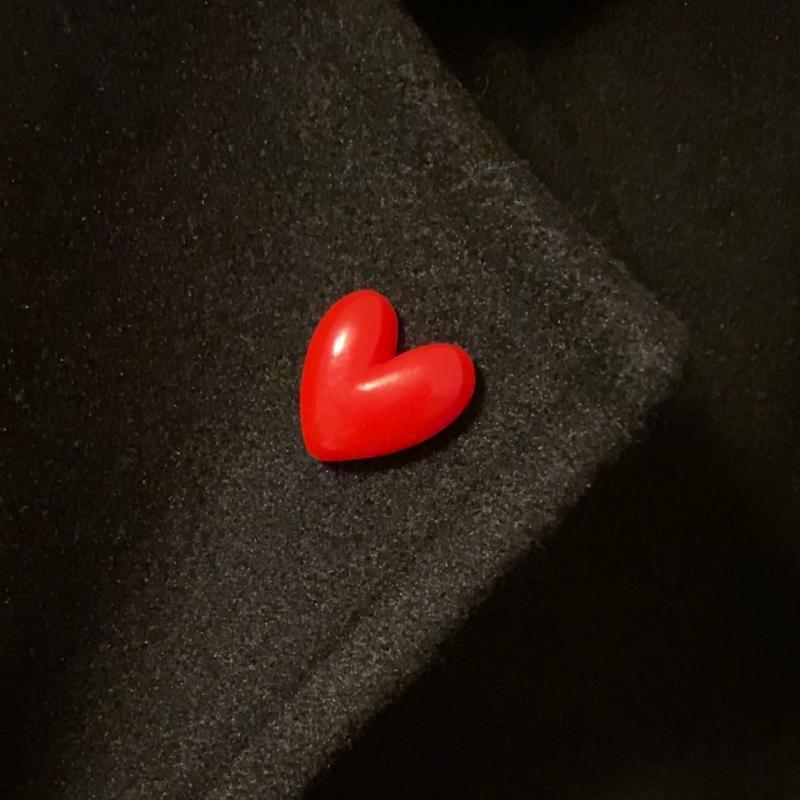 2Pcs Cartoon Red Small Heart Enamel Brooch Pins Cute Women Brooch Denim Jackets Lapel Pin Decoration Badge Fashion Jewelry Gift