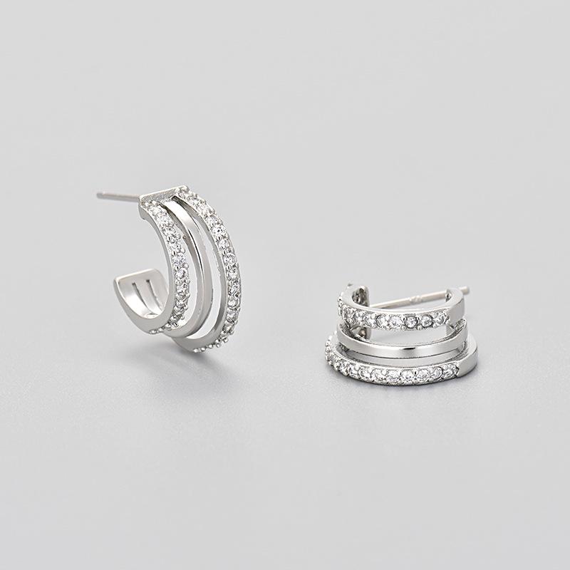 

Trendy Retro Rhinestone Three-Layer Stud Earrings: Exquisite, Simple, and Versatile Copper