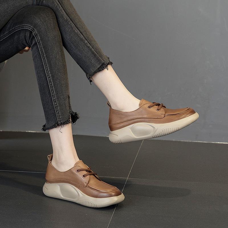 Bílé boty se silnou podrážkou, ležérní plátěnky, kožené boty