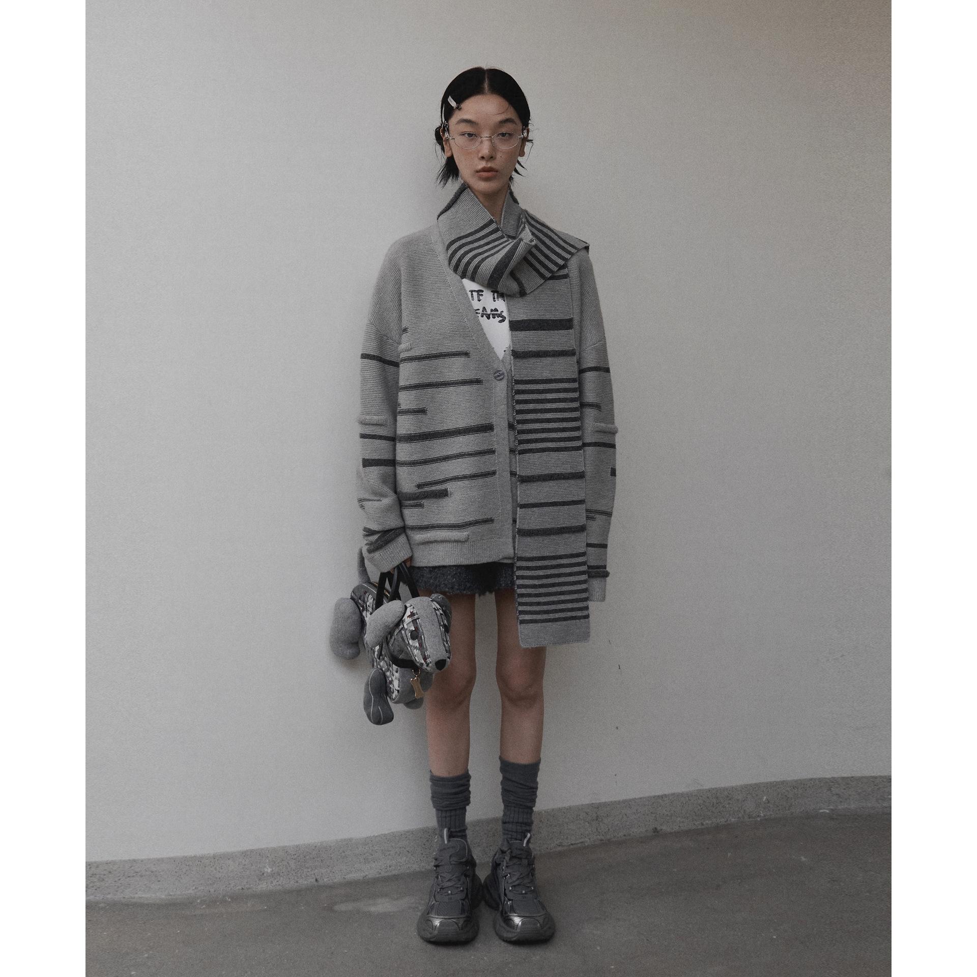 

Дизайнерский полосатый свитер Arctic Velvet для женщин в зимнем ленивом стиле, вязаный кардиган с шарфом one size fits all