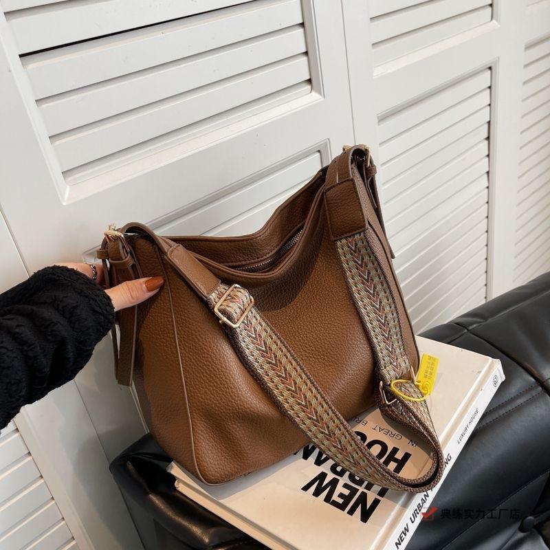 Korean Version of Soft Leather Retro Bucket Bag, High-end Exquisite Broadband Casual Shoulder Messenger Bag, Foreign Style Versatile Child and Mother 