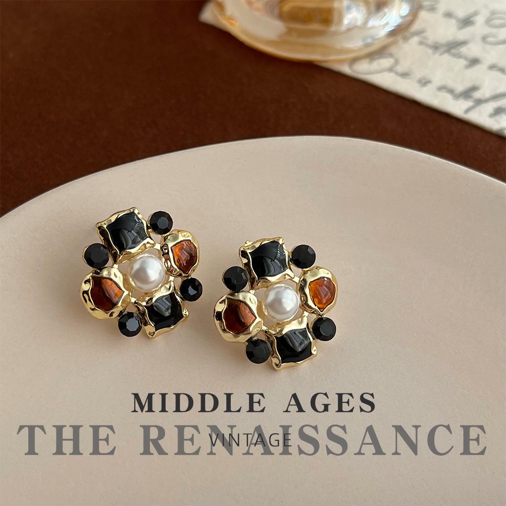 Коллекция винтажных геометрических и цветочных серег-гвоздиков Черное и Золотое