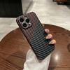 Custodia in fibra di carbonio per telefono per iPhone 17 16 15 14 13 12 11 Pro Max Cover posteriore rigida per iPhone X XS Max Protezione ultra sottile per fotocamera