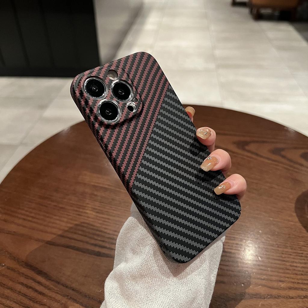 Custodia in fibra di carbonio per telefono per iPhone 17 16 15 14 13 12 11 Pro Max Cover posteriore rigida per iPhone X XS Max Protezione ultra sottile per fotocamera