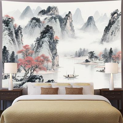 Chinesische Tusche-Landschafts-Gobelin, Nebelige Berge Mit Roten Bäumen Und Boot Auf Ruhigem Fluss Druck Wandbehang Für Heimdekoration