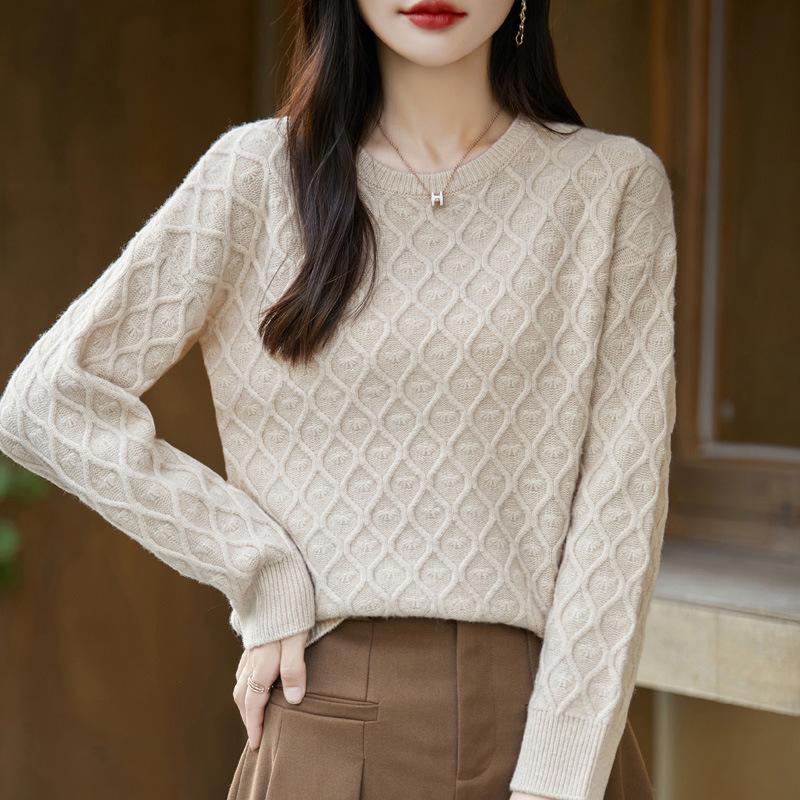 2024 Women's Autumn/Winter Wool Knitwear: Diamond Pattern, Round Neck, Slimming Loose Fit Top