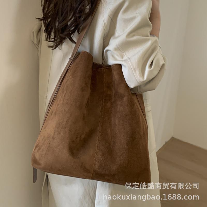 Large-capacity commuter tote bag 2025 autumn and winter new trendy fashion versatile shoulder bag women's mother bucket bag