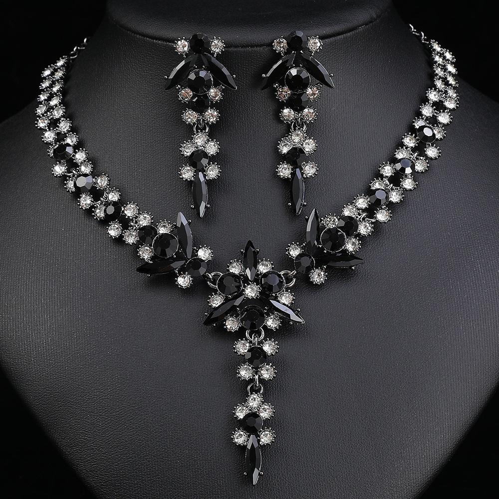 3pcs Palace Style Necklaces and Earrings Exquisite Zircon Accessories for Brides Weddings and Decorations for Banquet Dresses