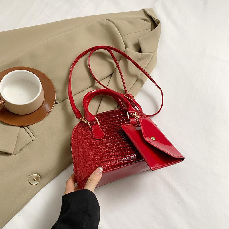 Today's popular fashion mother and child bags spring new versatile shoulder messenger bags shell bags women