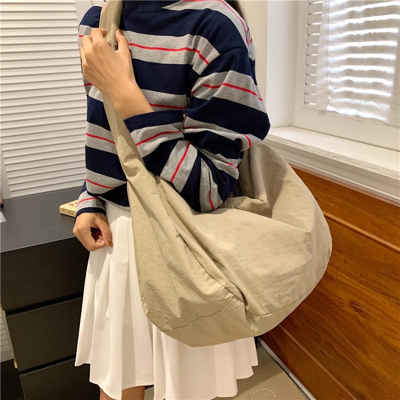 New Unisex Ultra-light and Large-capacity Waterproof Nylon Dumpling Bag Shoulder Messenger Bag