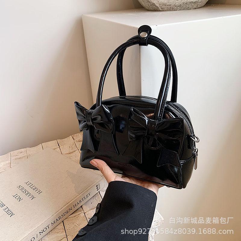 

This year s popular portable small bag women s bag 2025 new trendy temperament versatile shoulder bag foreign style messenger bag чёрный