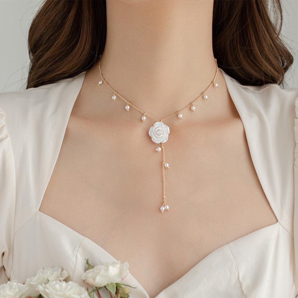 

1PC Exquisite and Gentle Versatile Round Bead Petal Y-shaped Chain Necklace, Suitable for Women s Daily Parties and Banquets золотий