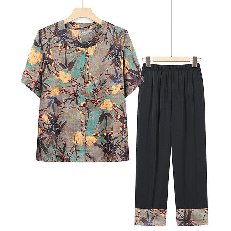 Stylish Summer Set for Middle-Aged and Elderly Women, Perfect for 60+, Short-Sleeved, Ideal Mother's Day Outfit.