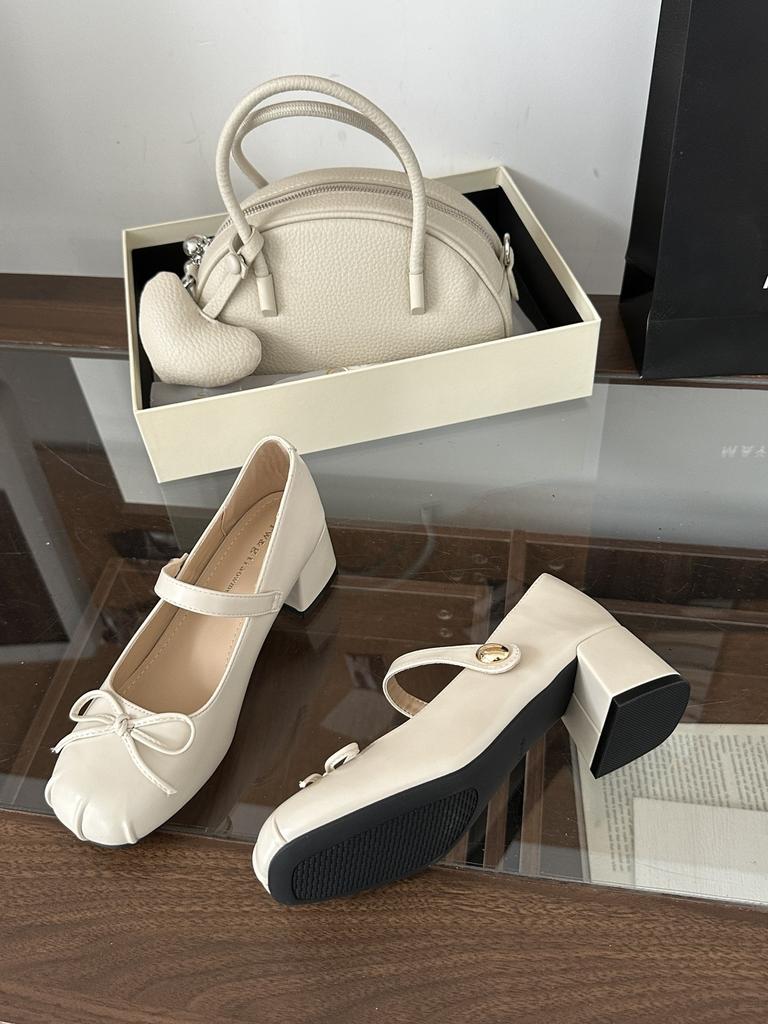 2025 new retro shallow mouth casual wear leather Mary Jane shoes women's versatile Shu U soft sole one-word buckle single